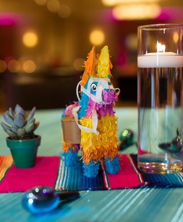 Pink-o de Mayo table decorations